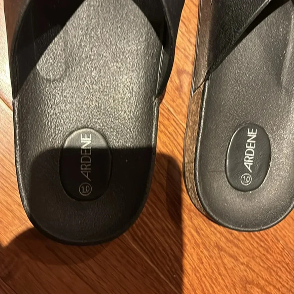 Ardene cross strap slides Sz 10 - Picture 5 of 15